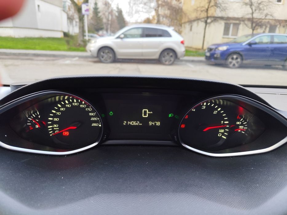 Vând Peugeot 308 2015,diesel,1.6 hdi,215000 Km