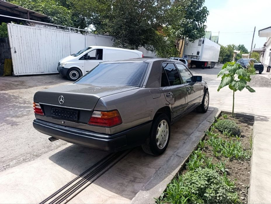 Mercedes Benz W124 E230