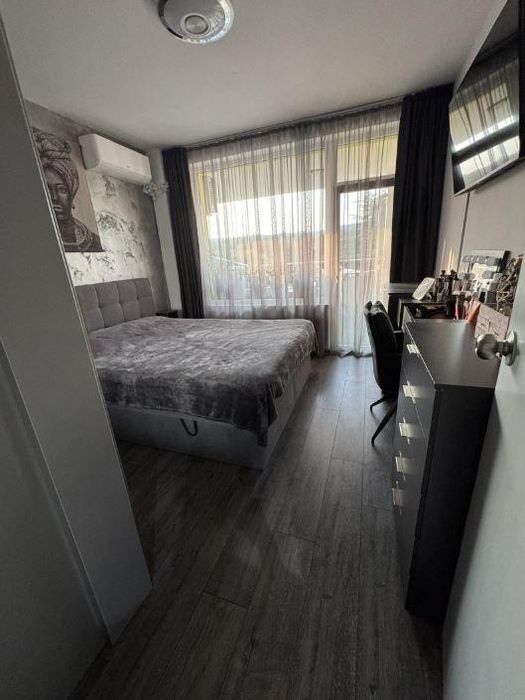 Дава се под наем Двустаен апартамент в к.к. Св.Св. Константин и Елена - 75 кв.м за 700 € - Снимка #3