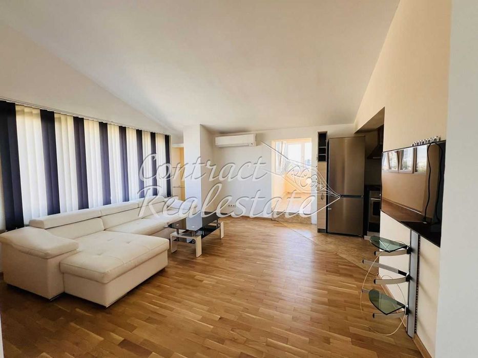 Дава се под наем Двустаен апартамент в Варна, Център - 90 кв.м за 650 € - Снимка #2