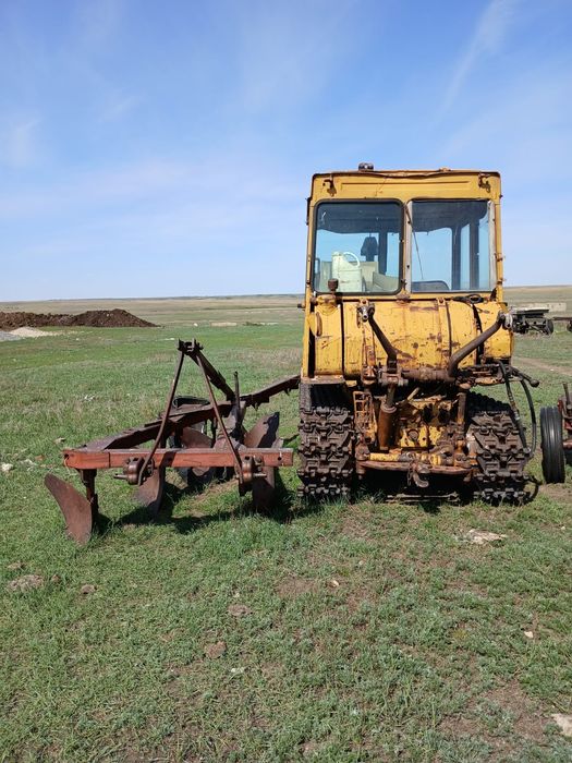 ДТ. 75 трактор гусеничный