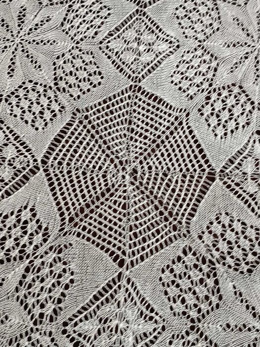 Ръчно,изплетена покривка