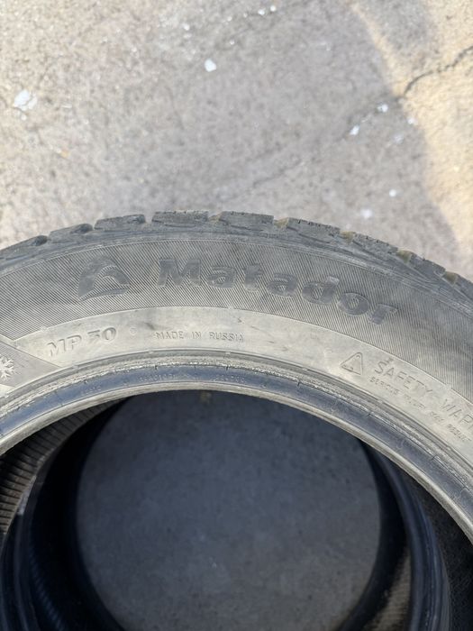 Продам зимнюю резину 185/60/15