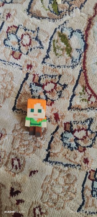 Фигурка с Алекс kinder joys minecraft