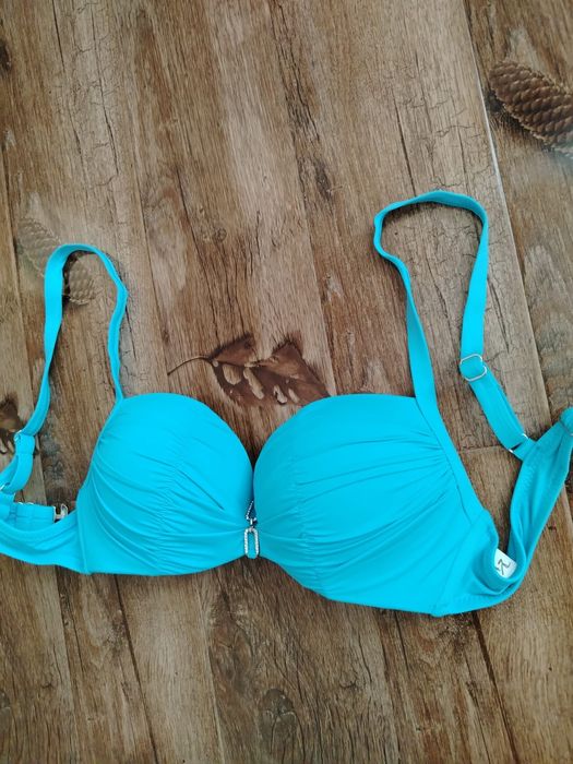 Costum de baie din doua piese nou fără eticheta mărime M