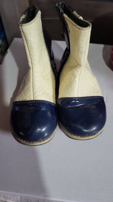 Продам детскую обувь