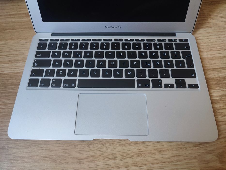 Macbook Air 11 mid2011 A1370  emc 2471- Intel Core i5 / 4gb RAM