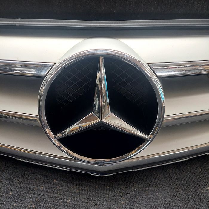 W204 предна решетка за Мерцедес Ц класа Авангард/ АМГ