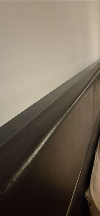 Pat matrimonial Mobexpert din lemn masiv și piele