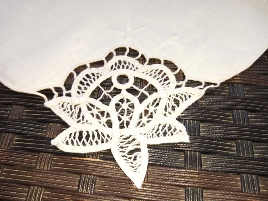 Голяма покривка + 12 салфетки