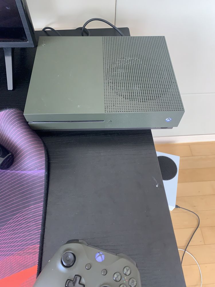 Продам xbox one s с 2 джойстиками - Приставки Астана на Olx
