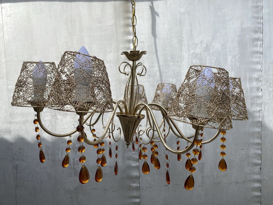 Продам красивую люстру