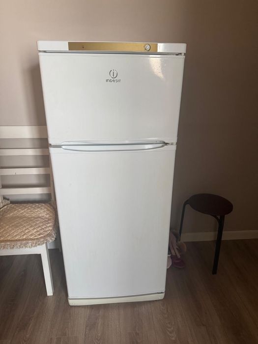 Холодильник Indesit
