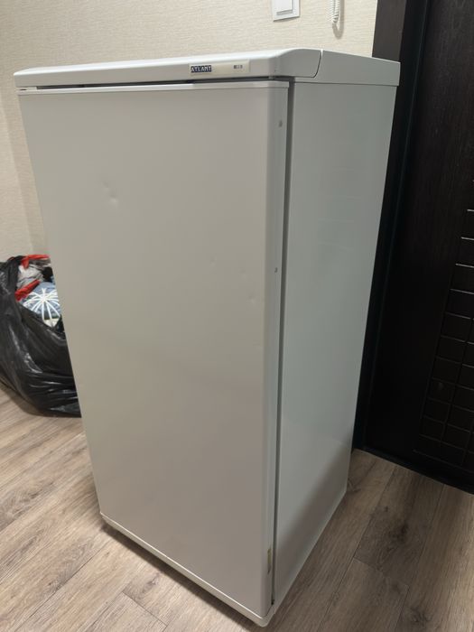 Отличный холодильник Атлант.