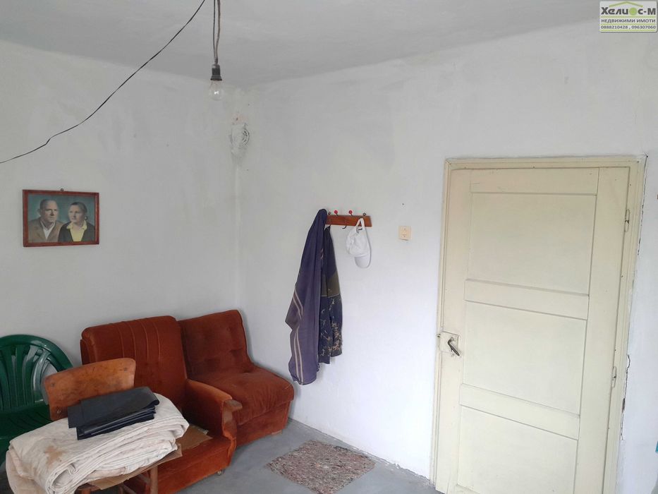 Къща с двор в с.Николово на 4 км. от гр.Монтана