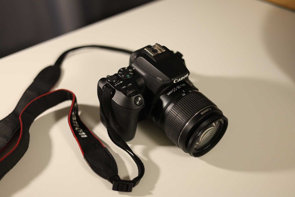 Продам Фотоаппарат Canon 250D