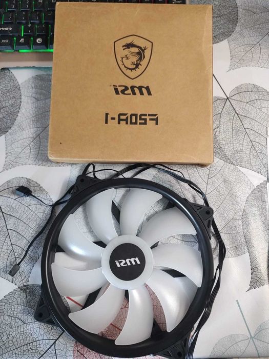 Cooler Corsair ML120 si  MSI MAG MAX F20A-1 RGB