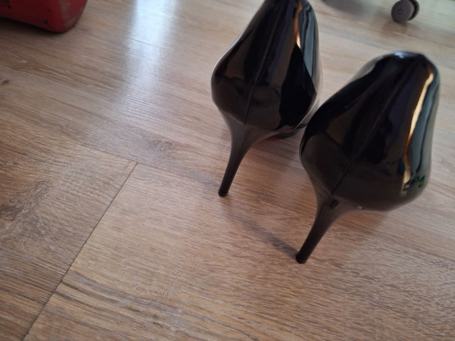 Токчета Мегияс не обувани