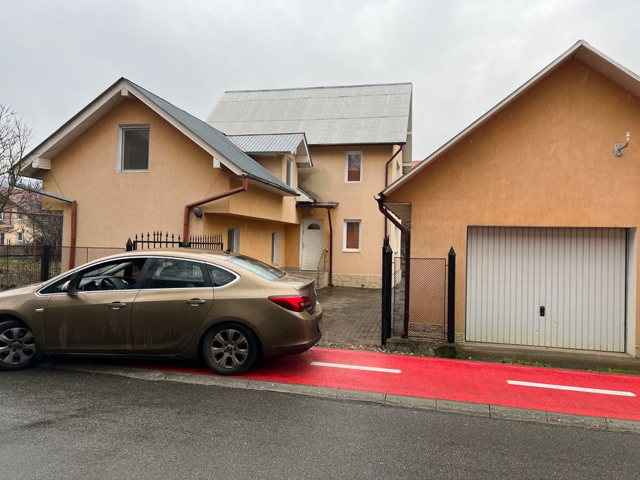 Casă din cărămidă cu garaj | 500 mp teren | zonă centrală și liniștită
