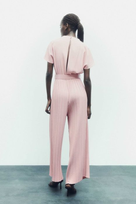 Розов плисиран гащеризон с колан Zara, S