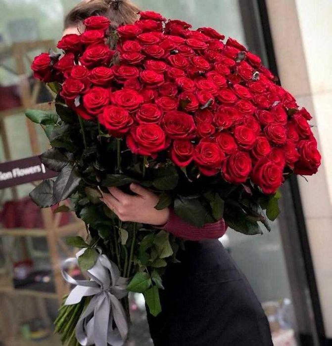 Кустовые розы сирень ромашки пионы гортензии