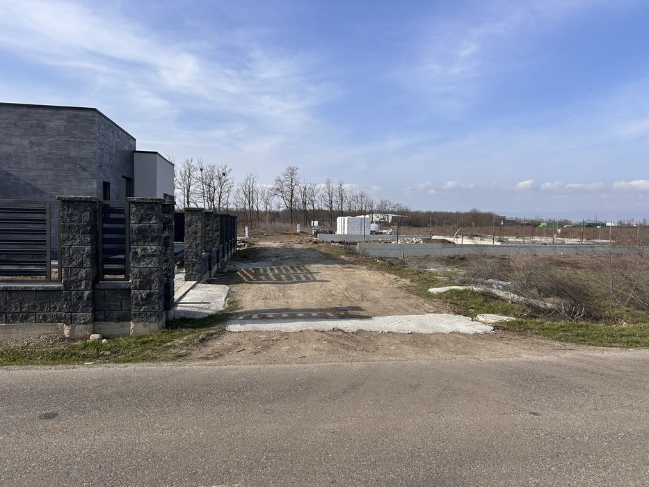 Vand teren intravilan Vanatori