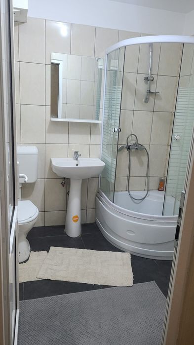 Direct proprietar Închiriez  camera  in bloc Berceni