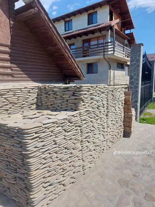 Vand și montez piatra decorativa Grătare