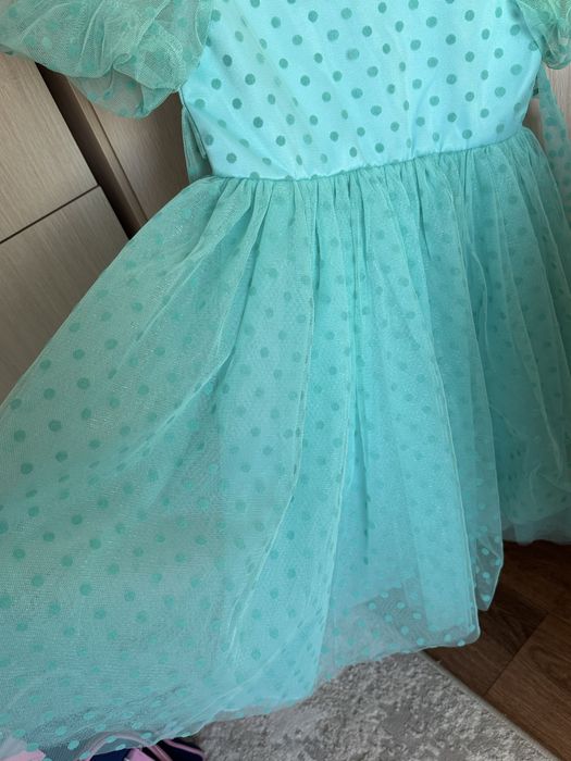 Продам шикарное платье на девочку