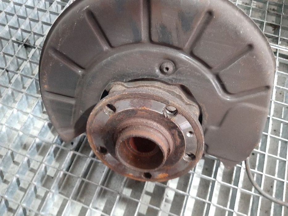 fuzeta stanga  fata vw touran 2.0 tdi bmm 2003-2010