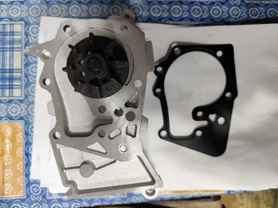 Продам помпу двигатель k4m, Renault, lada, nissan