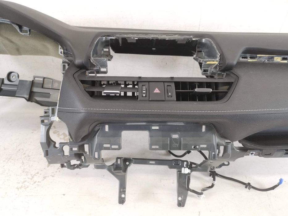 Тойота РАВ4 / Toyota RAV4 Оригинална арматурна табло в добро състояние