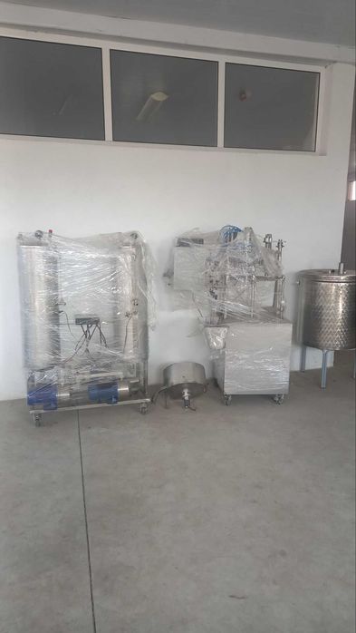 Бутилираща машина и газирблок+воден съд