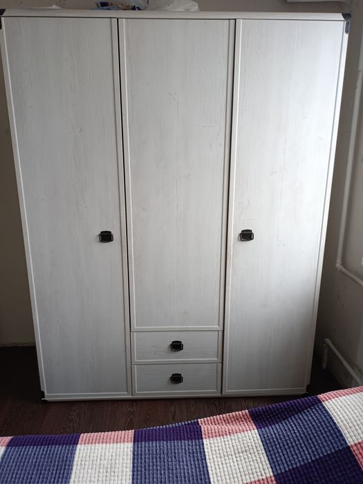 Продаю спальный гарнитур