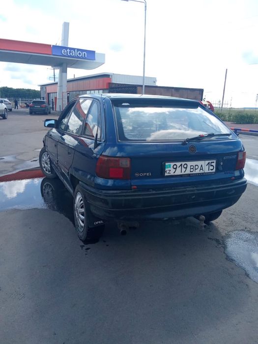 Автомобиль опель астра