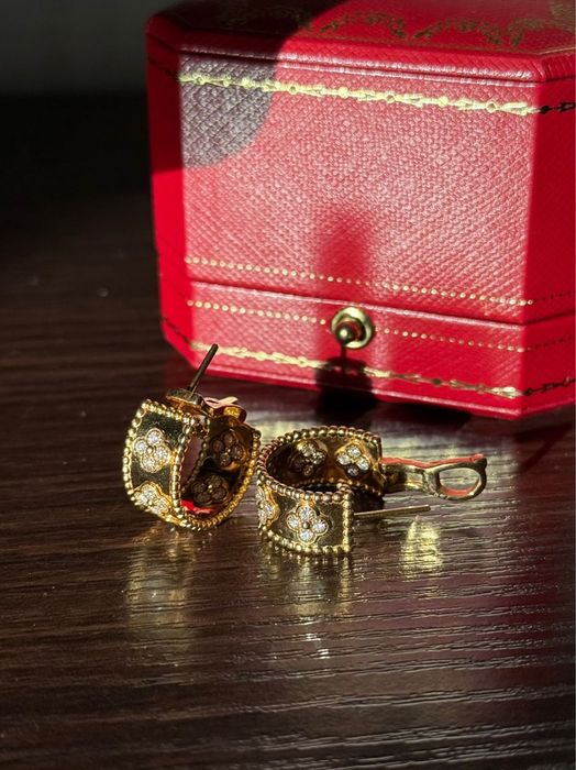 Продам серьги  золотые с бриллиантами