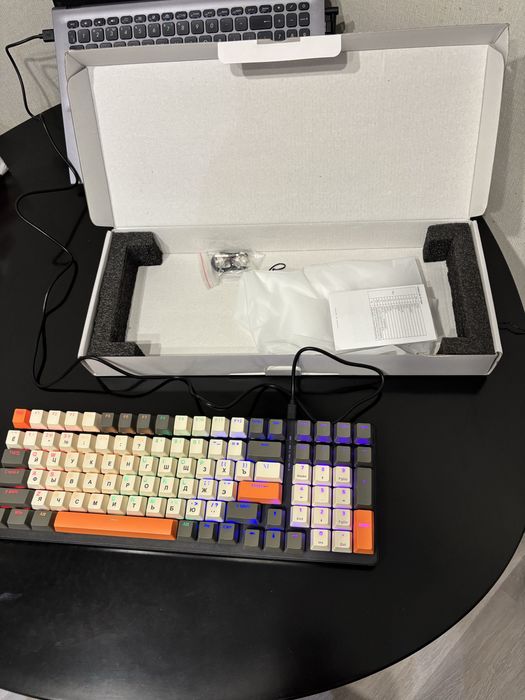 Продам механическую клавиатуру