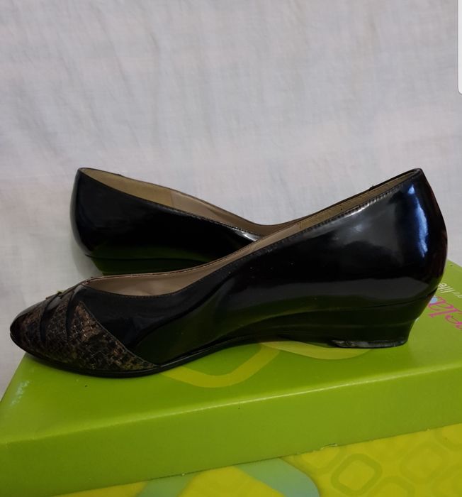 Pantofi din piele de lac