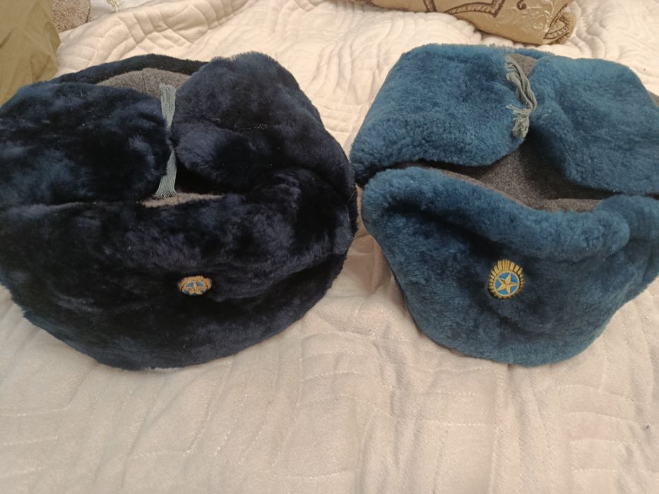 Продам 2 зимние шапки, брюки форменные, галстуки