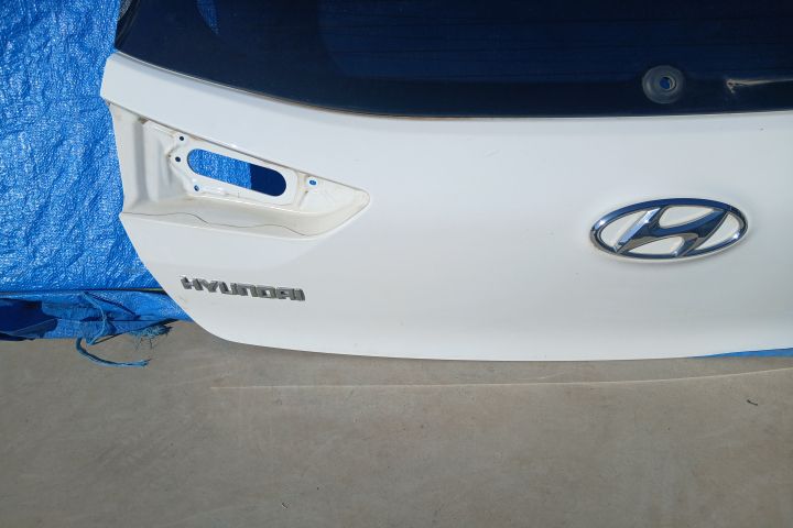 Hayon / Haion cu luneta Culoare exterioara POLAR WHITE(BMS) Culoare e