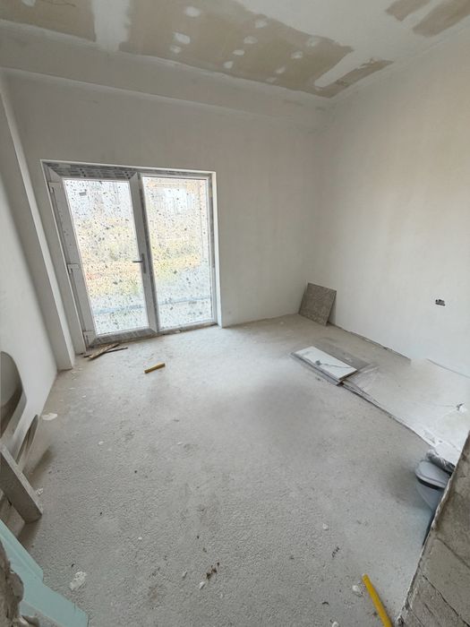 Apartament 2 camere 64mp +25mp curte  bloc nou zona Damila