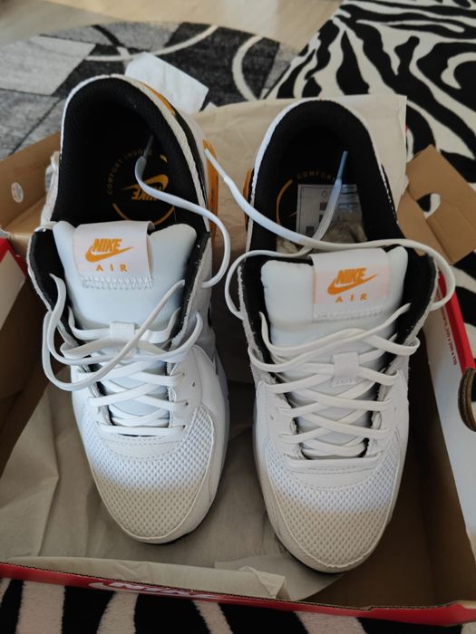 Vând adidași NIKE AirMax noi. Nrv42