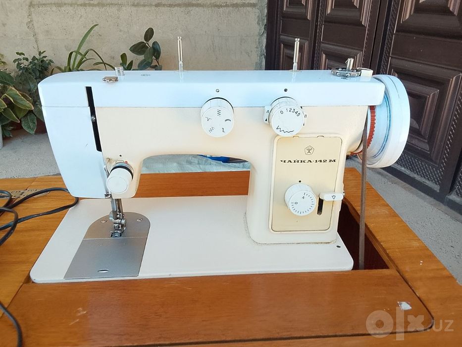 Швейная машинка Чайка 142