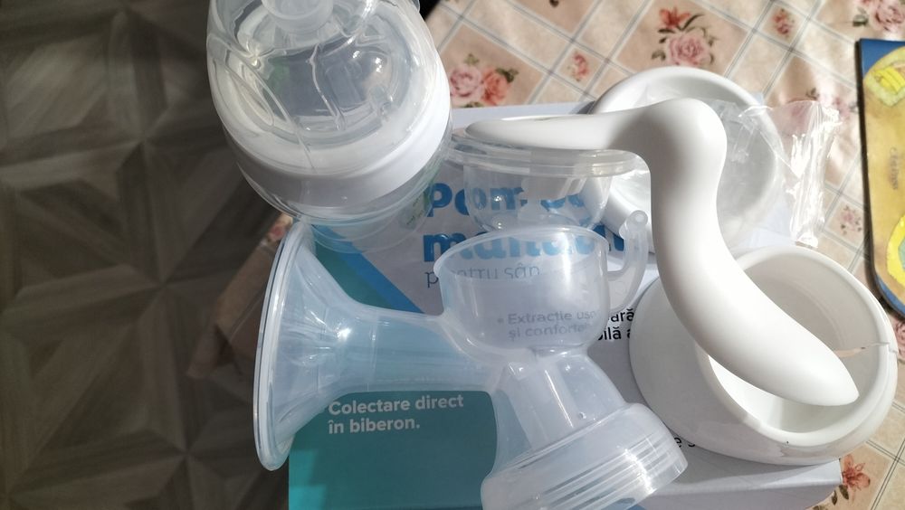 Vând pompă manuală de sân Adora