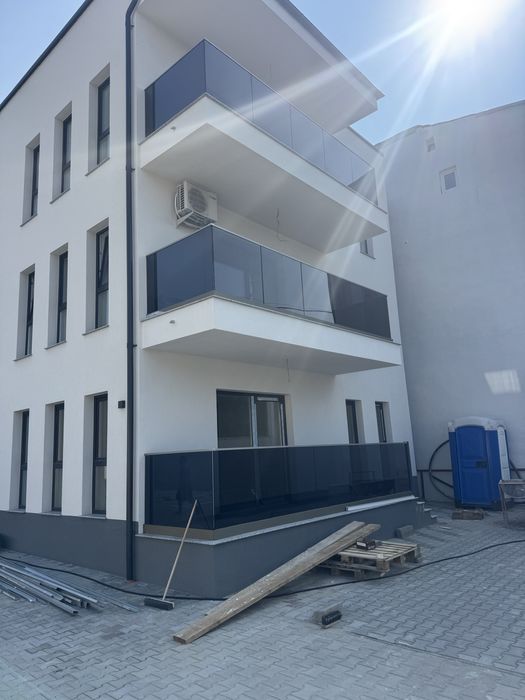 Balustrada din sticla securizata pentru balcoane