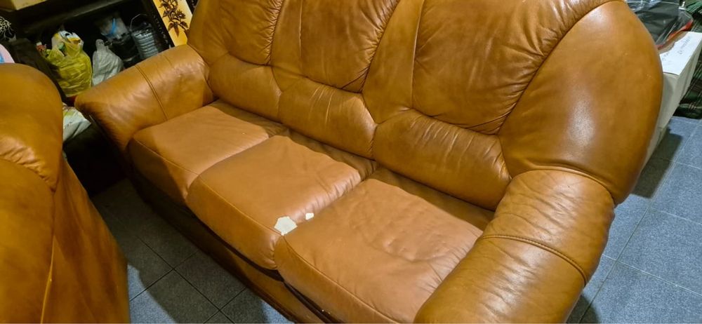 Продам кожаный диван в комплекте