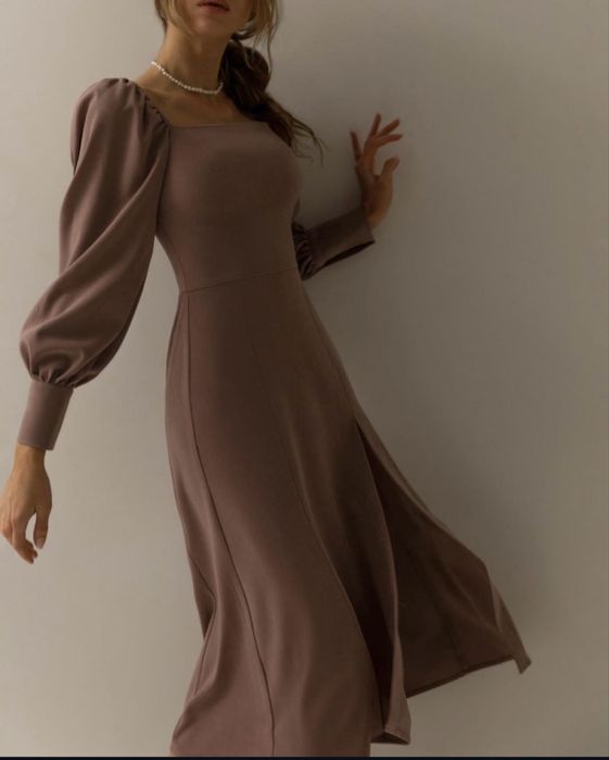 Бежевое платье Lichi