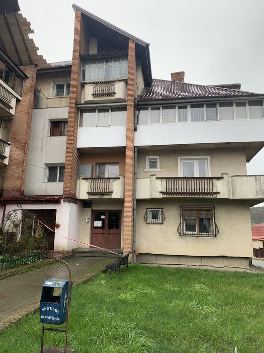 Vand apartament  4 camere in Targu Frumos
