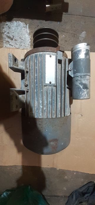 Ел.двигател 2,2kw и вал свалени от циркуляр