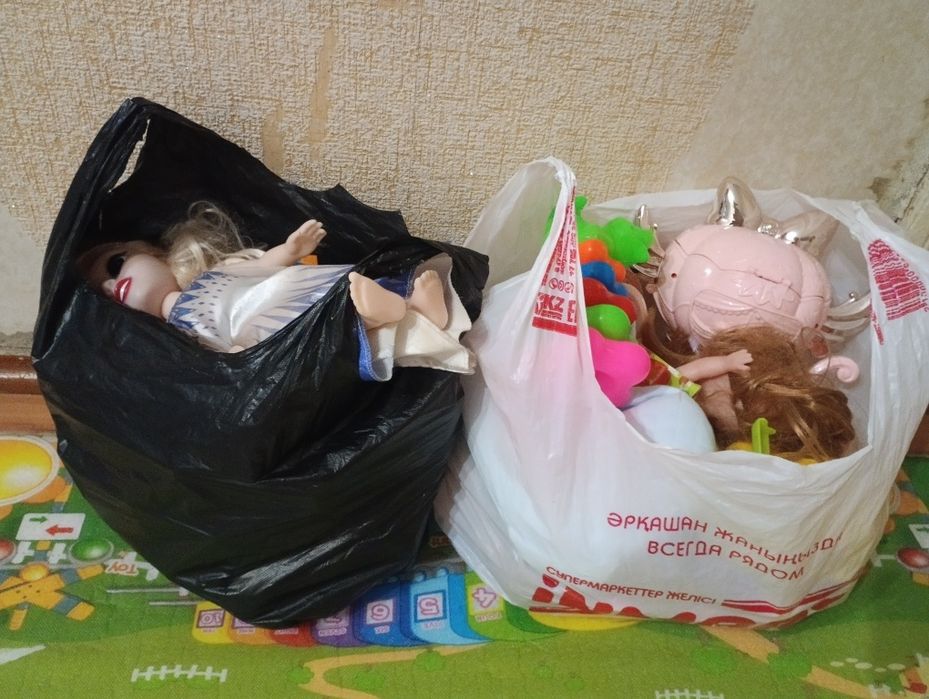 Отдам игрушки для девочки